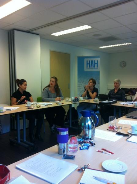 ocmer's tweet photo. Weer mooie groep zorginnovatoren in de klas http://t.co/R1MdAcR1 @hw2health #isala #zwolle http://t.co/ISEbRiPm