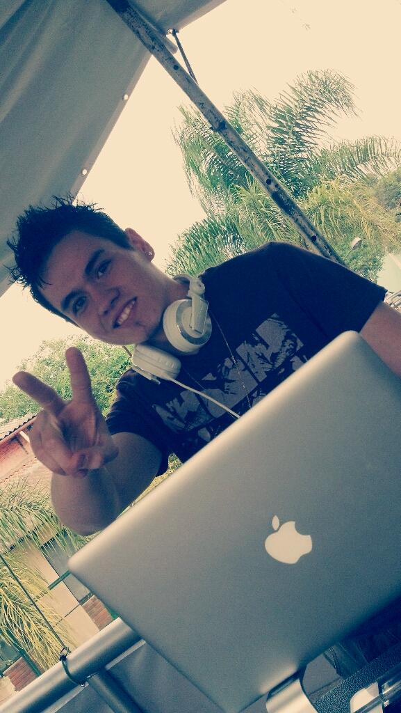 DipopOficial's tweet photo. Nosso DJ em ação no findi http://t.co/olZRHWP4