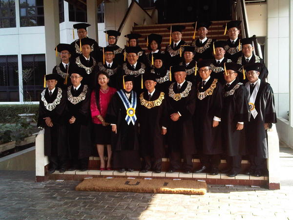 ILUNI UI tweet media