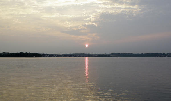 livewire9876's tweet photo. Morning jog by the Potomac was amazing. Work until 4 or 5. #clearedmyhead #mondaymonday #chilly #starbucks http://t.co/qqnbRHBi