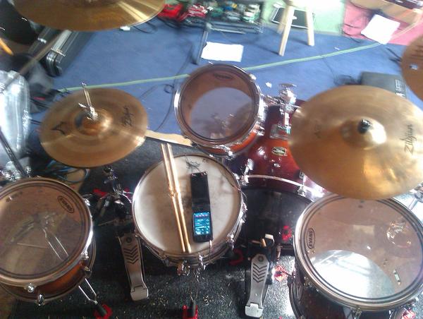 My set up is looking pretty darn tight atm - psyched for the Manc. &amp; Shef. gigs! 

A.C. x