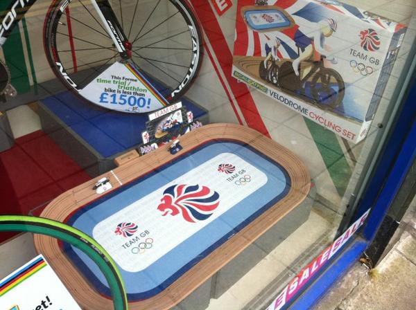 scalextric velodrome cycling set