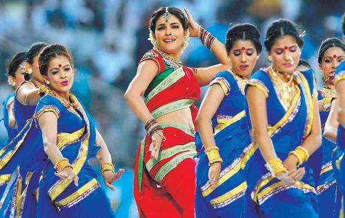 MCAStadium's tweet photo. RT @priyankachopra Punekar cant forget this Enjoyable Moment at the Opening Ceremony of Subrata Roy Sahara Stadium Pune http://t.co/UDrLWqAX