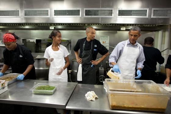 ObamaWhiteHouse's tweet photo. Remember #911Day with service. Sign up: http://t.co/EIRt1xtS. PIC:The First Family volunteers in DC in 2011: http://t.co/sC9vjQGF