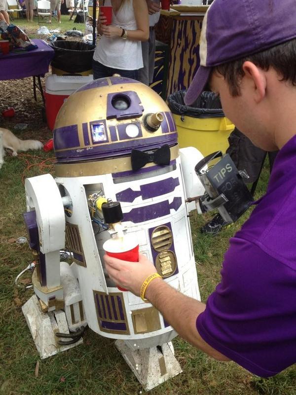crossifix437's tweet photo. R2D2 keg!  Use the tap! http://t.co/RB9gsL7Q