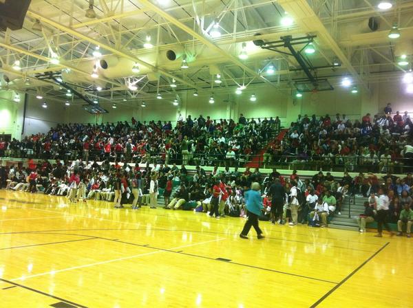 GabeSalazar's tweet photo. It's a full house at Tech HS in #Indianapolis #GraduateToGo @TacoBell4Teens @KeystoneBGCA http://t.co/HZMOIMFc
