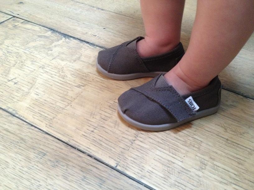 Infant hotsell toms shoes