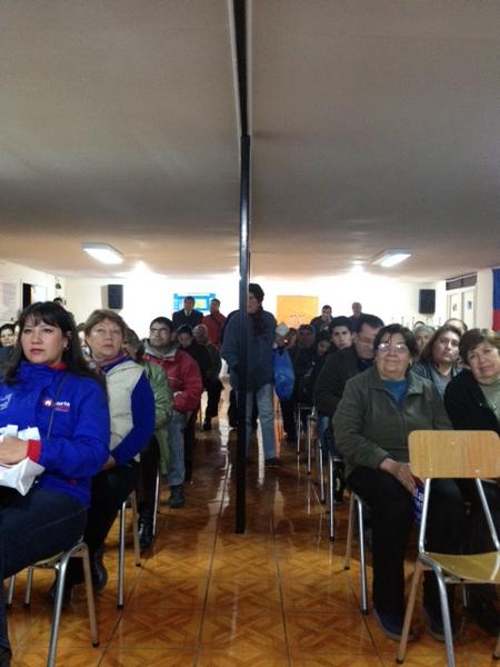 JorgeCastroValp's tweet photo. Con las unidades vecinales de placeres en reunión de "seguridad publica" junto a @PabloZunigaj http://t.co/J2yD6n70