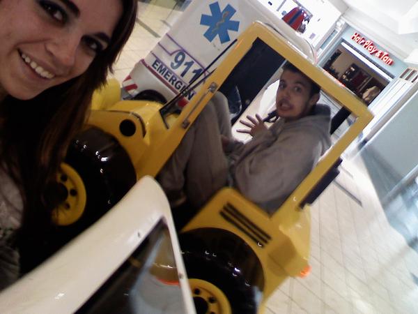_HunterDarian's tweet image. #EmbarrassYourBestFriends #SkipDay #MallFun #WereActually5Inside