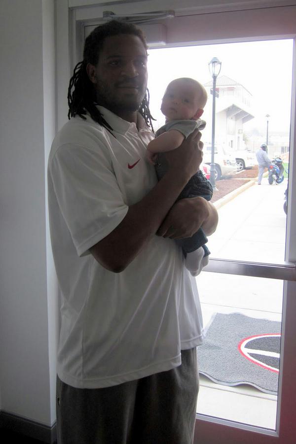 jsleebow's tweet photo. Brooks &amp; Jarvis when Brooks was the size of a football! @ajcuga #jarvisjones @UGAAthletics, @ajcsportseditor @ESPNKlug http://t.co/8rTLft1b