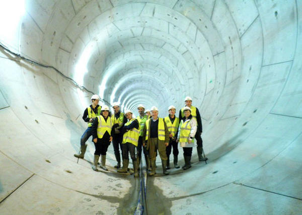 Ligne16_RATP's tweet photo. Un petit coup d'oeil de toute l'equipe #RATP #ligne16 http://t.co/9UF8TSiC