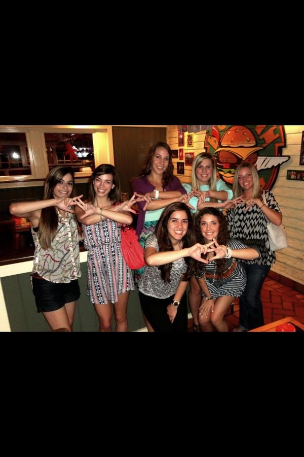 utaaxo's tweet image. In love with our new members!! @BatulAboukar @ElizabethRoachh @danielle_porch Kelsey, Nana, Rochelle &amp;amp; Alex ❤💚 #fall12