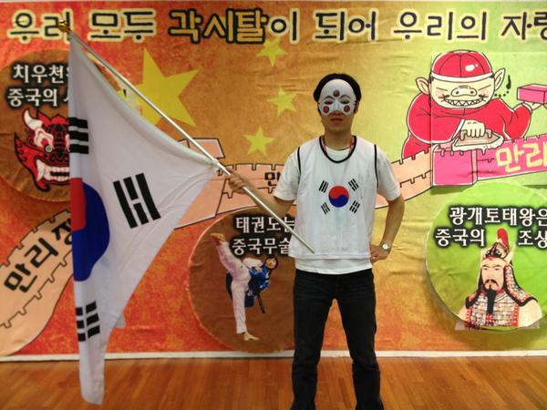 RT <a href="/cybershinsi/">사이버의병</a>: 모두 각시탈이 되어 우리 역사와 문화를 지켜주세요