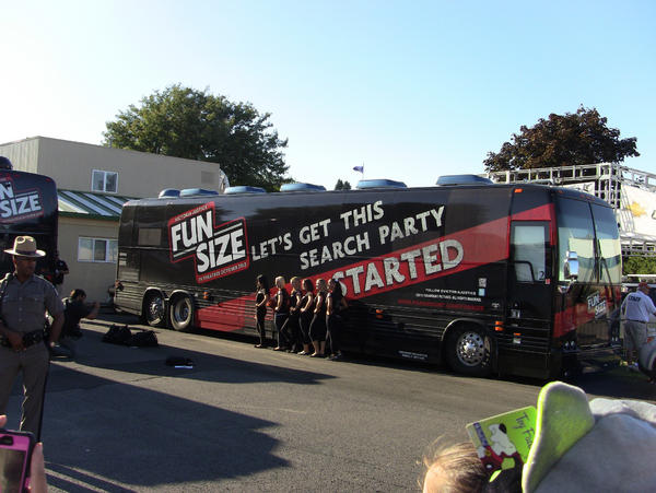 1marcsteven's tweet photo. #FunSizeTourBus  Great shot of the fun bus @ syracuse show, what a great night! http://t.co/VCRoarGO