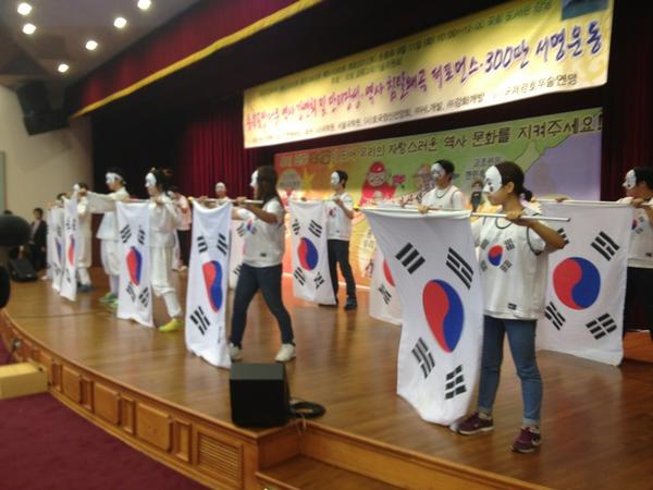 RT <a href="/YOUNGHWANJO/">아바타인간</a>: 국회에서 퍼포먼스하는 모습입니다