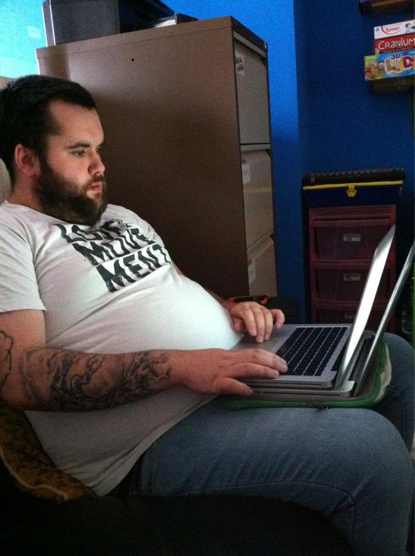 Petethemo's tweet image. One mac isn't enough for this guy.  @williamtrfyffe #macgenius