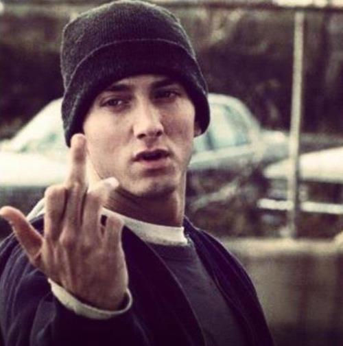 UnlulerD's tweet photo. Eminem: "Bileğine bak. Tüm hayatin şu küçük damara bağliyken neden hayati önemsiyorsun." ♥ http://t.co/DHdDuwGh