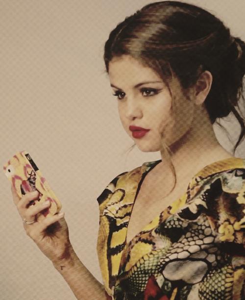 UnlulerD's tweet photo. Selena Gomez: "Eğer bu sahnenin üzerindeysem, hayranlarım sayesindedir." ♥ http://t.co/arf7pJMN