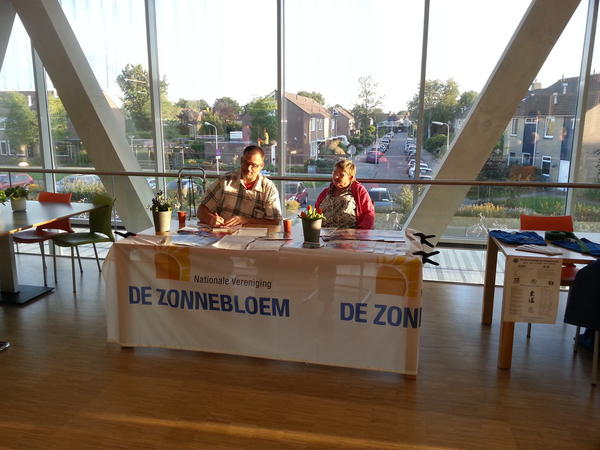 Ook de <a href="/DeZonnebloem/">DeZonnebloem</a> van hoogeveen is vertegenwoordigd op ons open huis