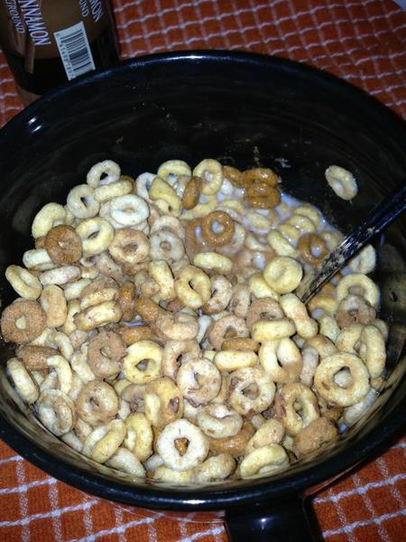 Candypo's tweet image. Multi-grain Cheerios, flax &amp;amp; cinnamon- bc I've got the jitters now! #mamavation #2weekchallenge