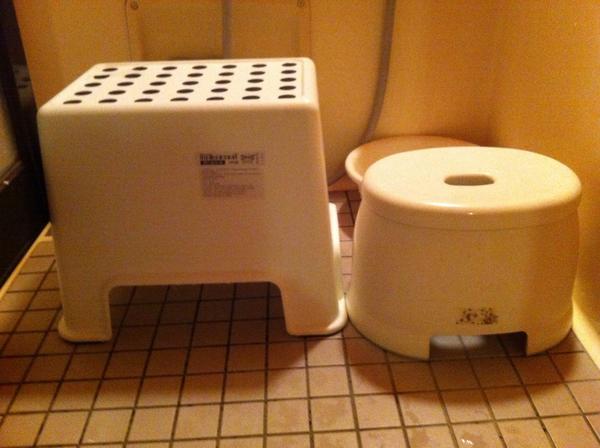 名村広志 On Twitter 左のイスはikeaで買ったお風呂のイス ええよ なんで北欧の会社の風呂イスがこんなにええのかわからんが とにかく499円は超お買い得やな Http T Co 69pmz2qm Twitter