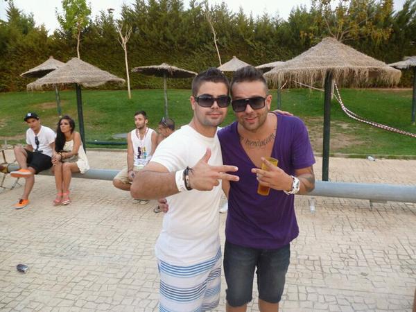 mariolobon19's tweet photo. @juanjomartin esta subiendo las fotos al facebook y mira q pedazo de dj. Yeaa http://t.co/Y6jqdX3y