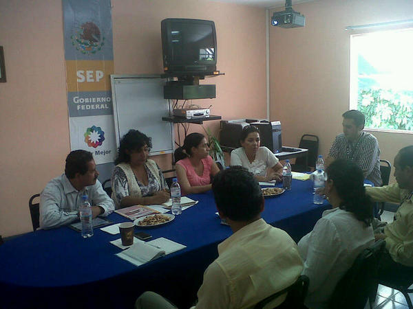Profeco_Morelos's tweet photo. @Profeco2 hablamos sobre la importancia de promover #unconsumointeligente en los centros educativos. http://t.co/N4AVLG7T