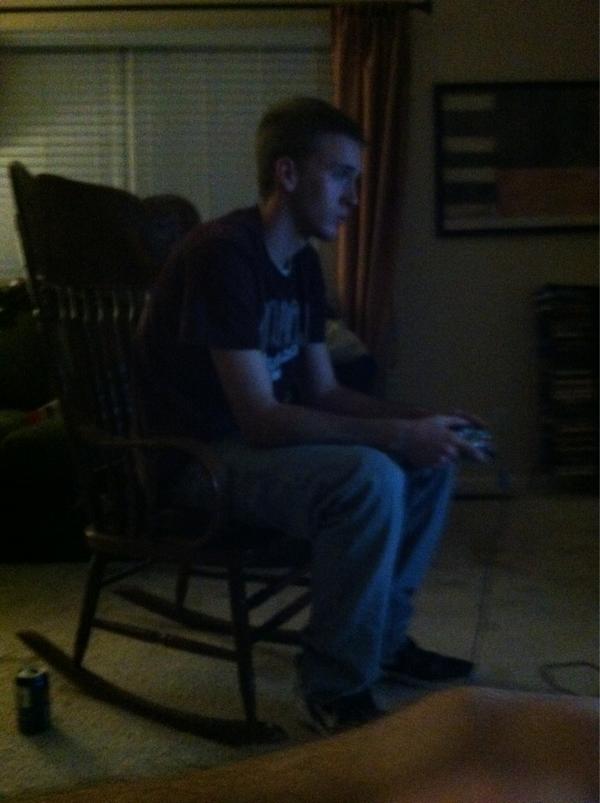 BigCat_123's tweet image. Highly capable ape playing madden! #evolutionatitsfinest