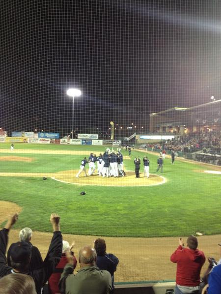 ohadrafaeli's tweet photo. Your Winnipeg goldeyes win game one of the finals ! http://t.co/1TEVXtkn