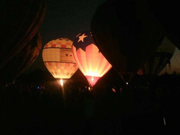 bourbonblog's tweet photo. And the Ballon glow was a hit tonight at #KYBF http://t.co/6j14kLgM from @Beamgeneration8 thanks Freddie!