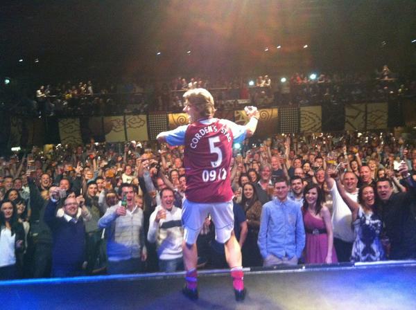 JohnBishop100's tweet photo. As promised at last nights brill gig at Vicars Street Dublin - the picture! For those who went there it’s a long story! http://t.co/i1Xs2r5F