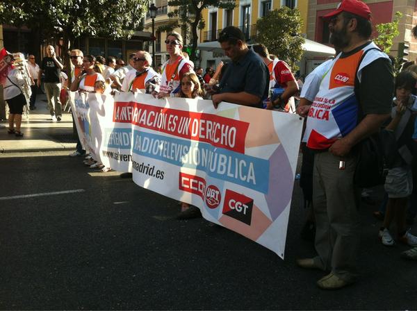 cocotelemadrid's tweet photo. #defiendelopublico pancarta telemadrid http://t.co/DGiU8fxe -- comisionestelemadrid (@cocotelemadrid)