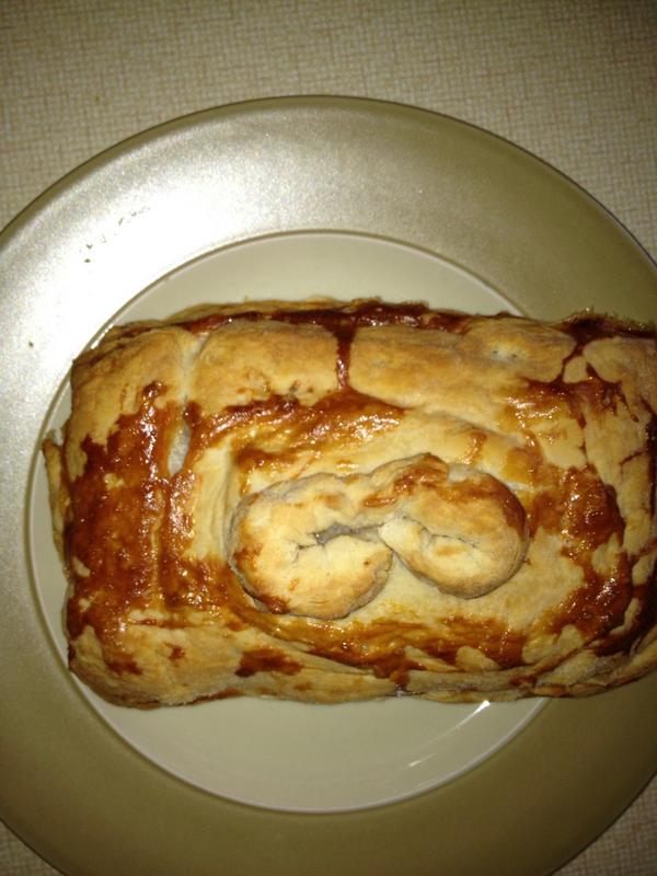 Barneywright's tweet image. Lovely food glorious it's amazing made it my self ( chicken and chips pie).