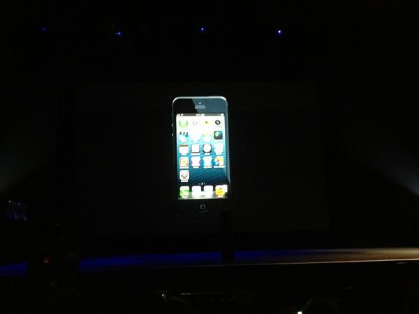 byandreachang's tweet photo. Here it is, the iPhone5 http://t.co/GbKytIdF