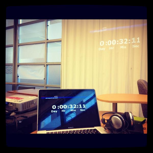 LPopZ's tweet image. Sitting in my studio studying and waiting for the new #AppleKeynotes for the #iPhone5 to begin. Life is good &amp;lt;3