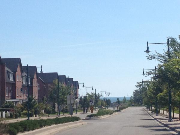 PortUnionTO's tweet photo. Driving down port union rd and seeing this view makes my day. Simple things. #portunionvillage #toronto #waterfront http://t.co/ZMeRlqCS