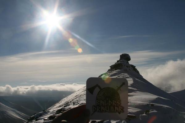 baldrs_draumar's tweet photo. Baldrs Draumar in Norway! On the top of Trollsteinen mountain (748 meters high, 78 degrees N.) http://t.co/59E11OsQ