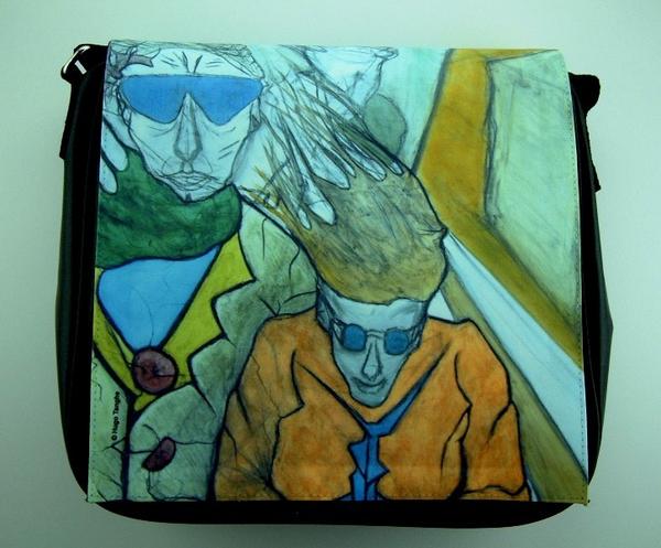 ART4Uofficial's tweet photo. #Buy your #shoulder #bag now! | #Metro #Paris version http://t.co/uKtKbqxp