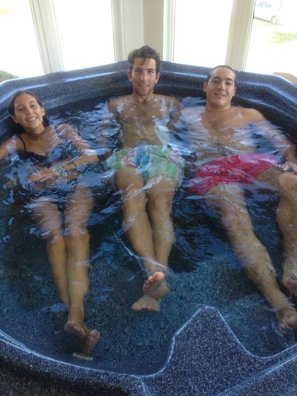 fridafrida96's tweet image. Lovethem #Poolcrew