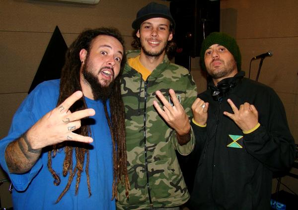 DoisPraUm's tweet photo. A nossa casa toda a semana:
http://t.co/u69PfSze
#FamíliaGanjaCrew http://t.co/WdqIpcyM