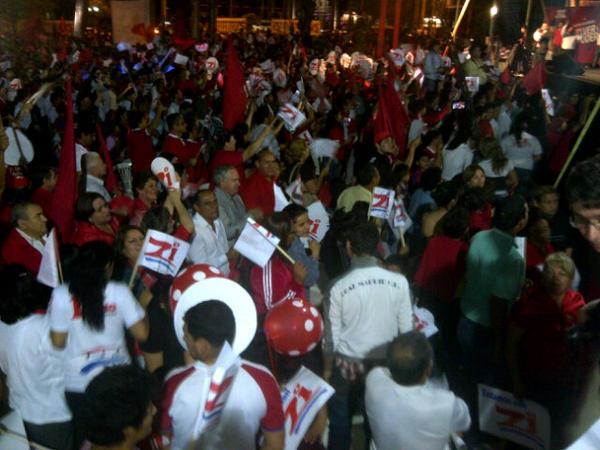 esterpy's tweet photo. Multitudinario festejo en #CDE con #Javier #Zacarias y Luis #Castiglioni@SociHable http://t.co/sOpGNMcX -- Iván Ojeda (@Ivan_ANR)