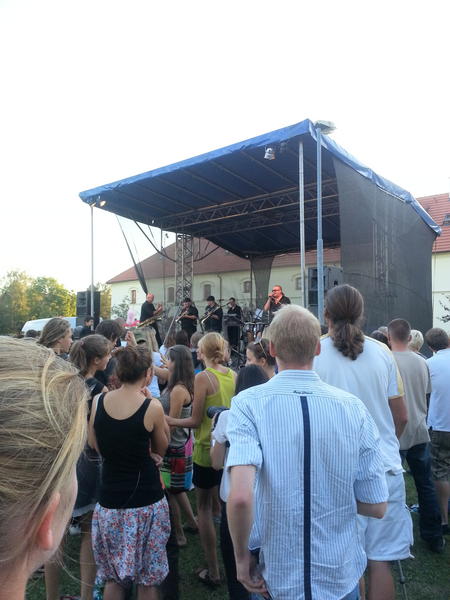 Light_CZ tweet picture