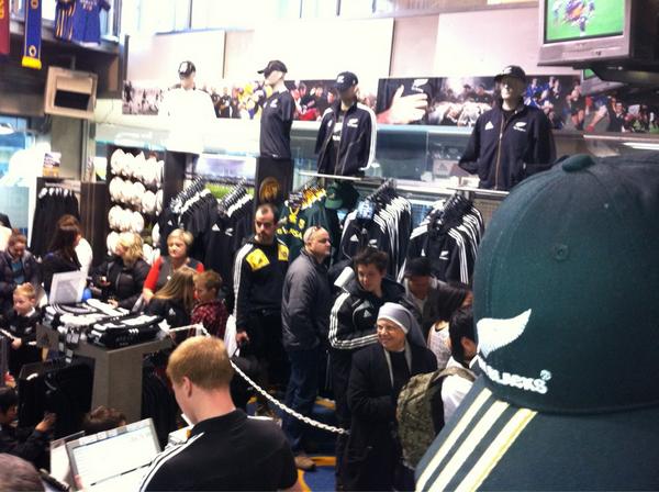 AllBlacks's tweet photo. Dunedin All Blacks fans out in full force! #testfever http://t.co/RMRMuoWd