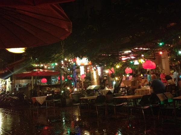 Hangover, bah!! Booked tickets to Jakarta, leaving @ 11.30. Bye bye Bangkok.