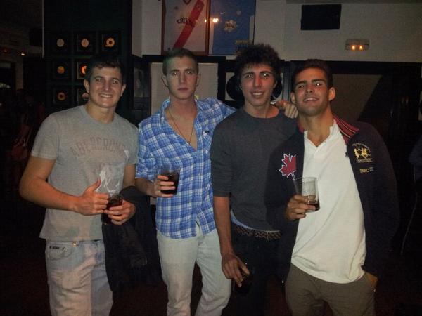Limones24's tweet photo. Gran noche comunity. http://t.co/Y309acPr