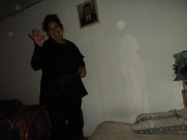 iamasone_'s tweet photo. @RinconSalfate échale un vistazo a esta foto, fue sacada hoy y sale mi bisabuela que falleció hace ya 6 años. Saludos. http://t.co/8BBpqBxL