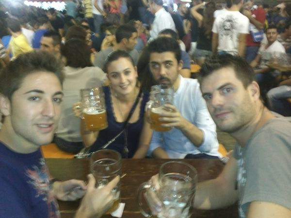 machaes2's tweet photo. Oktoberfest!!! Con @zanguango http://t.co/0upyW02P
