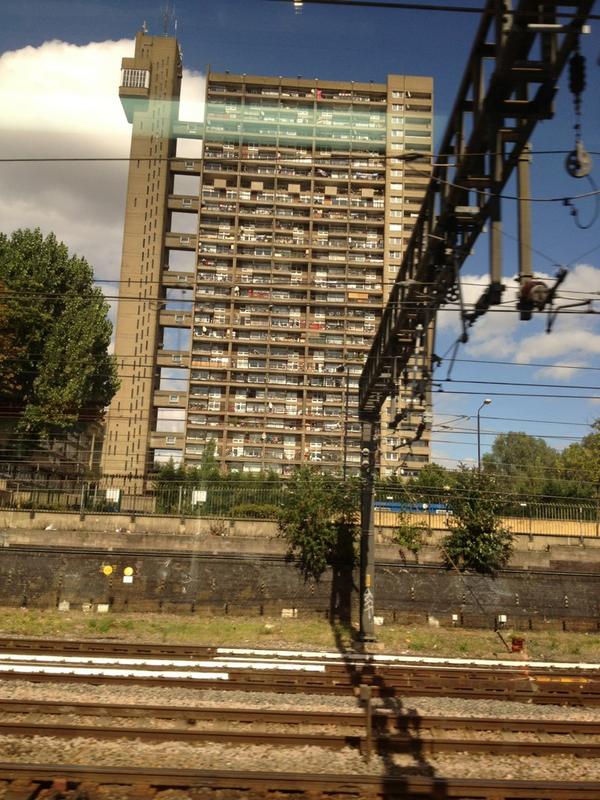 walhamgreen's tweet photo. Trellick Tower .... http://t.co/UAUylIl1