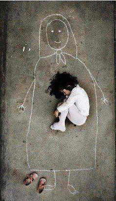 A child lost his mother in Syria,and she his mother's arms.... :'( :'( :'(  RT <a href="/iansomerhalder/">Ian Somerhalder</a>  #stopthewar  #ISF