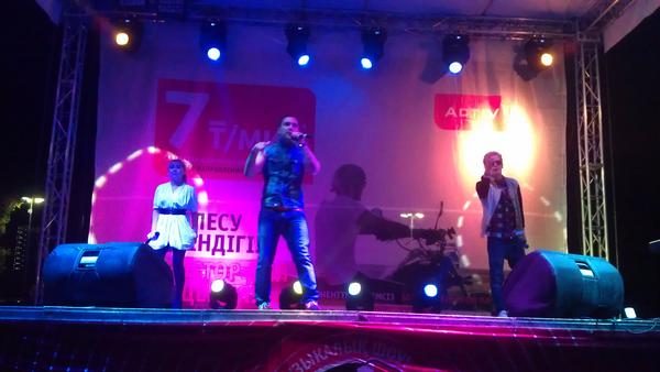 AO_Kcell's tweet photo. Кого позвать на эту сцену?? До-ми-но!!! #Капчагай #ActivFest @official_domino http://t.co/3p0LCjGz